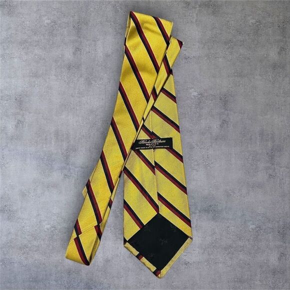 Brooks Brothers Men's Yellow Striped Silk Tie Classic Length - Picture 5 of 5